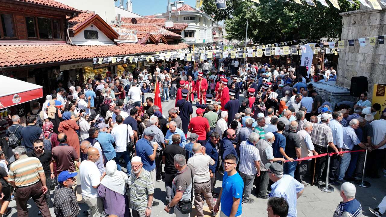Konya esnafından yüzde 30 indirim! Tarihi Çarşılar Alışveriş Günleri başladı 4